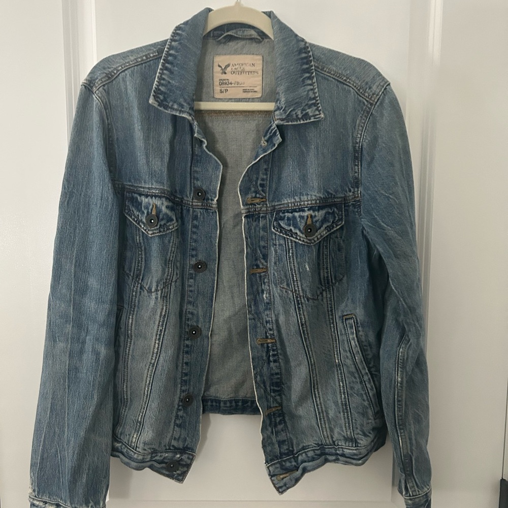 American Eagle Outfitters Classic Medium Wash Denim Jacket – Size Small